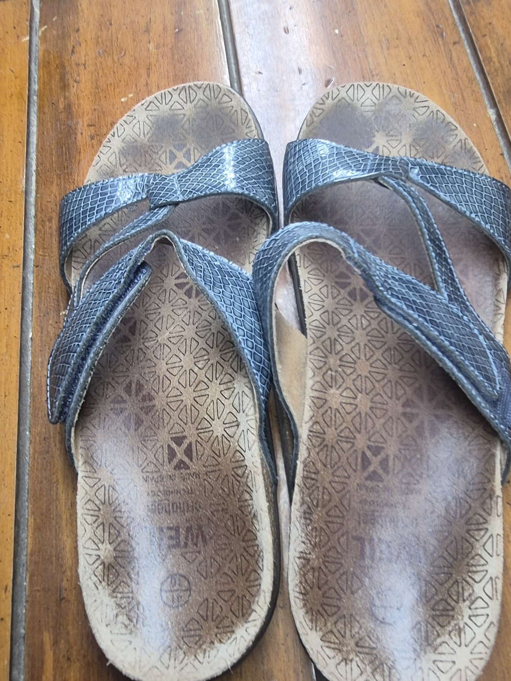 Women's Black Textured Slide Sandals with Cross Straps